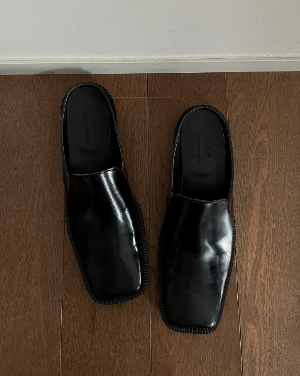 Liner Black Leather Mule