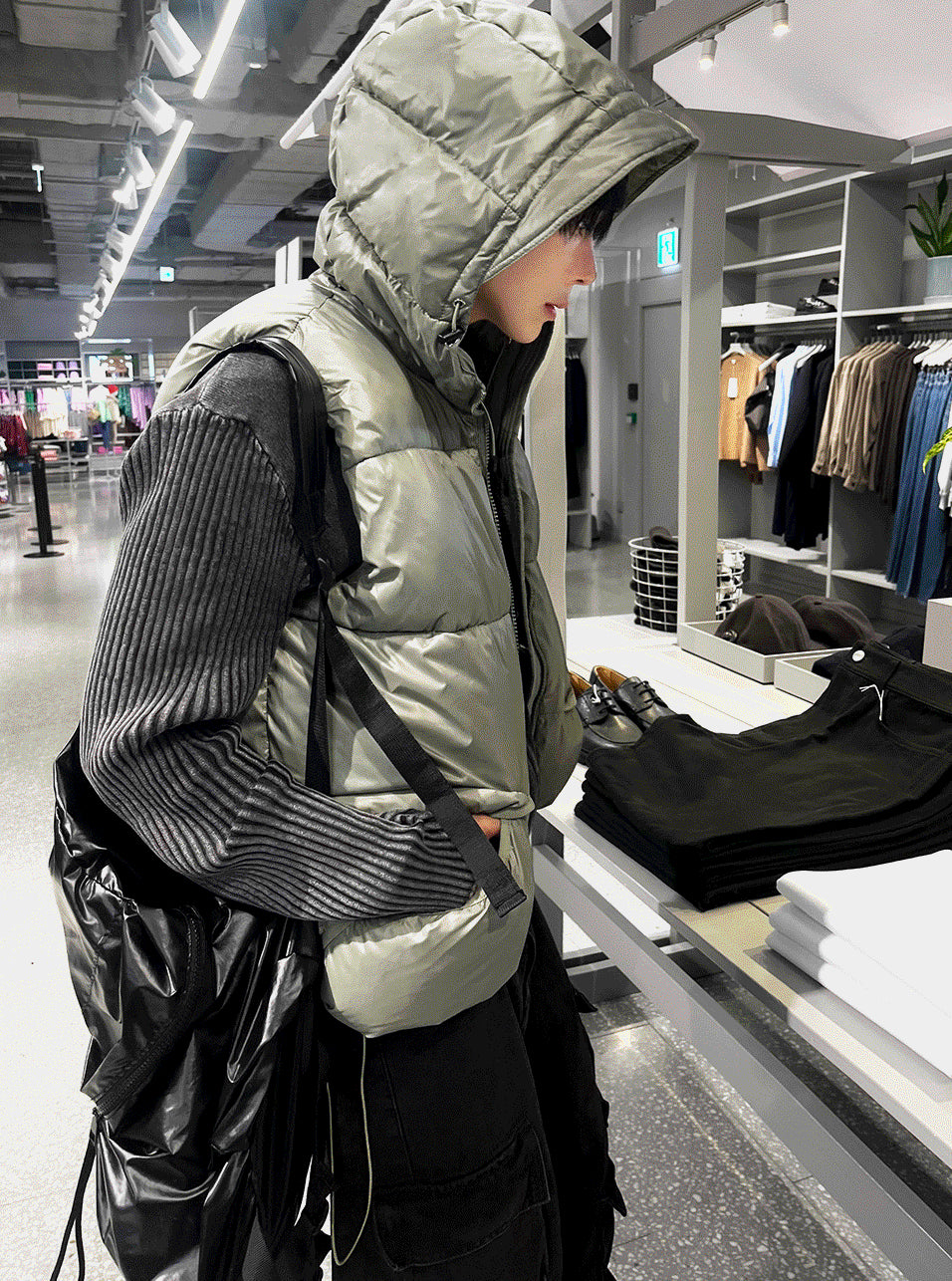 Metal khaki hooded banding padded vest