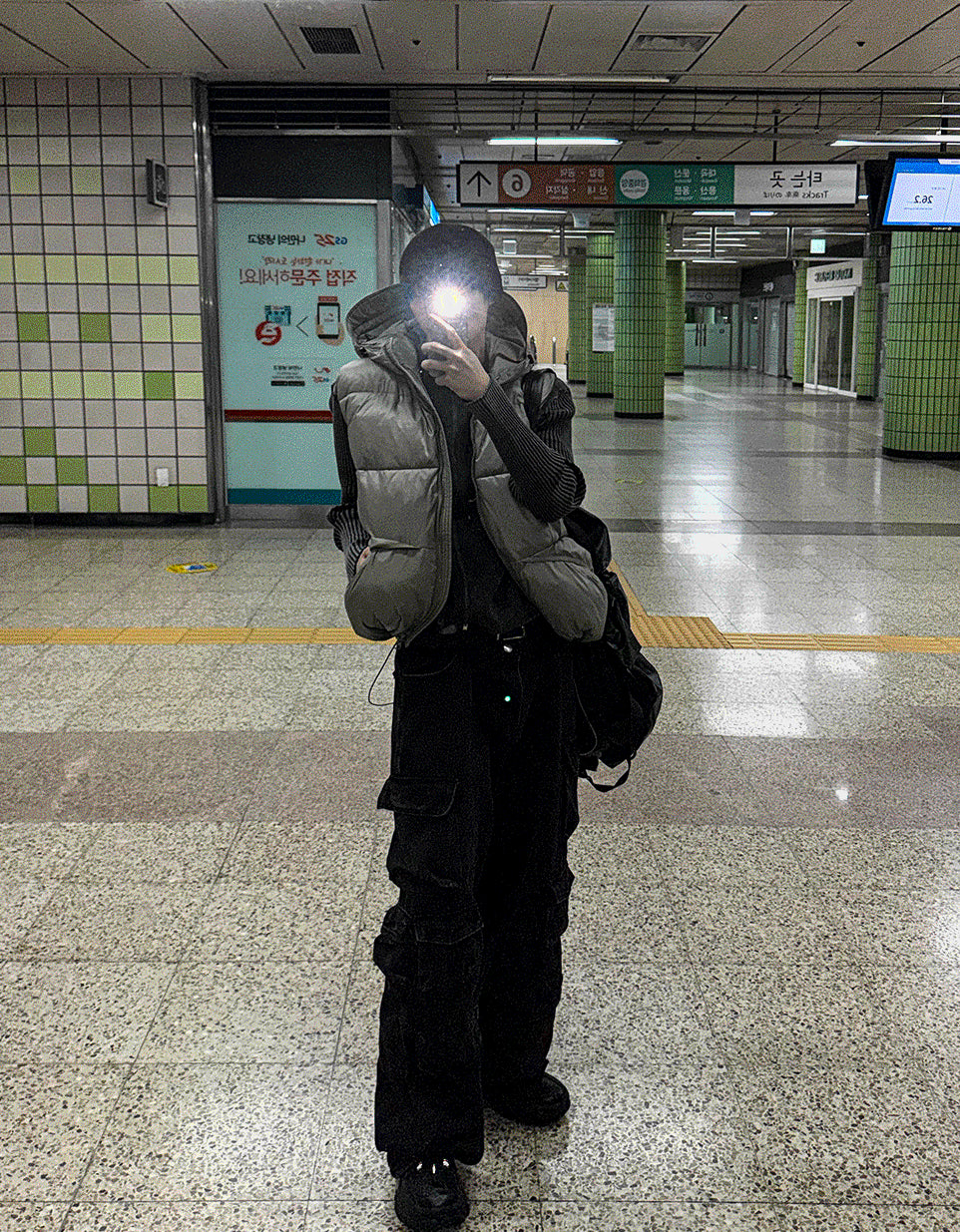 Metal khaki hooded banding padded vest