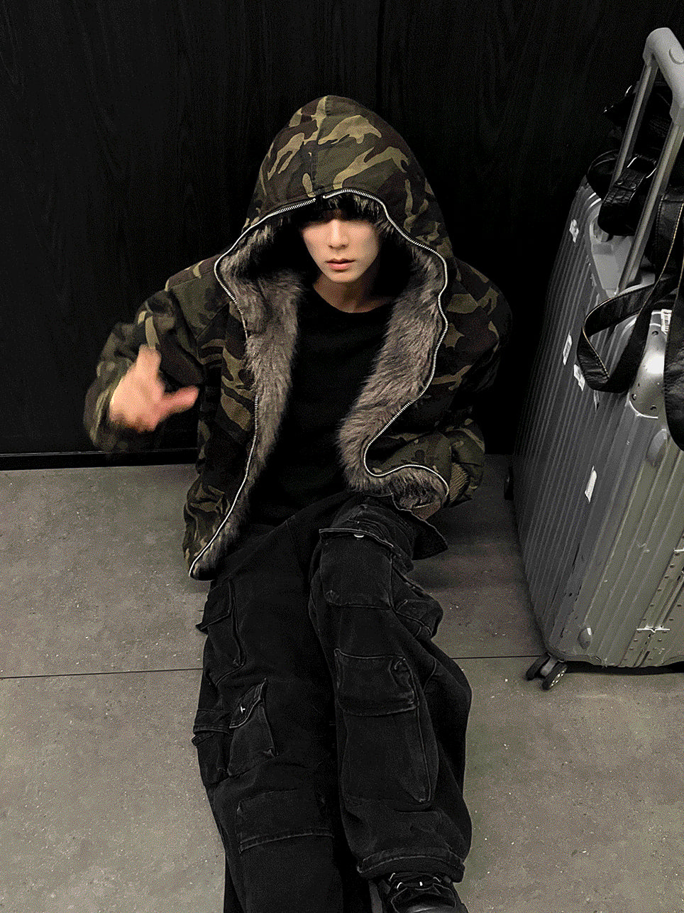 Dark camo semi-crop hooded fur jumper! + dark brown fur trim