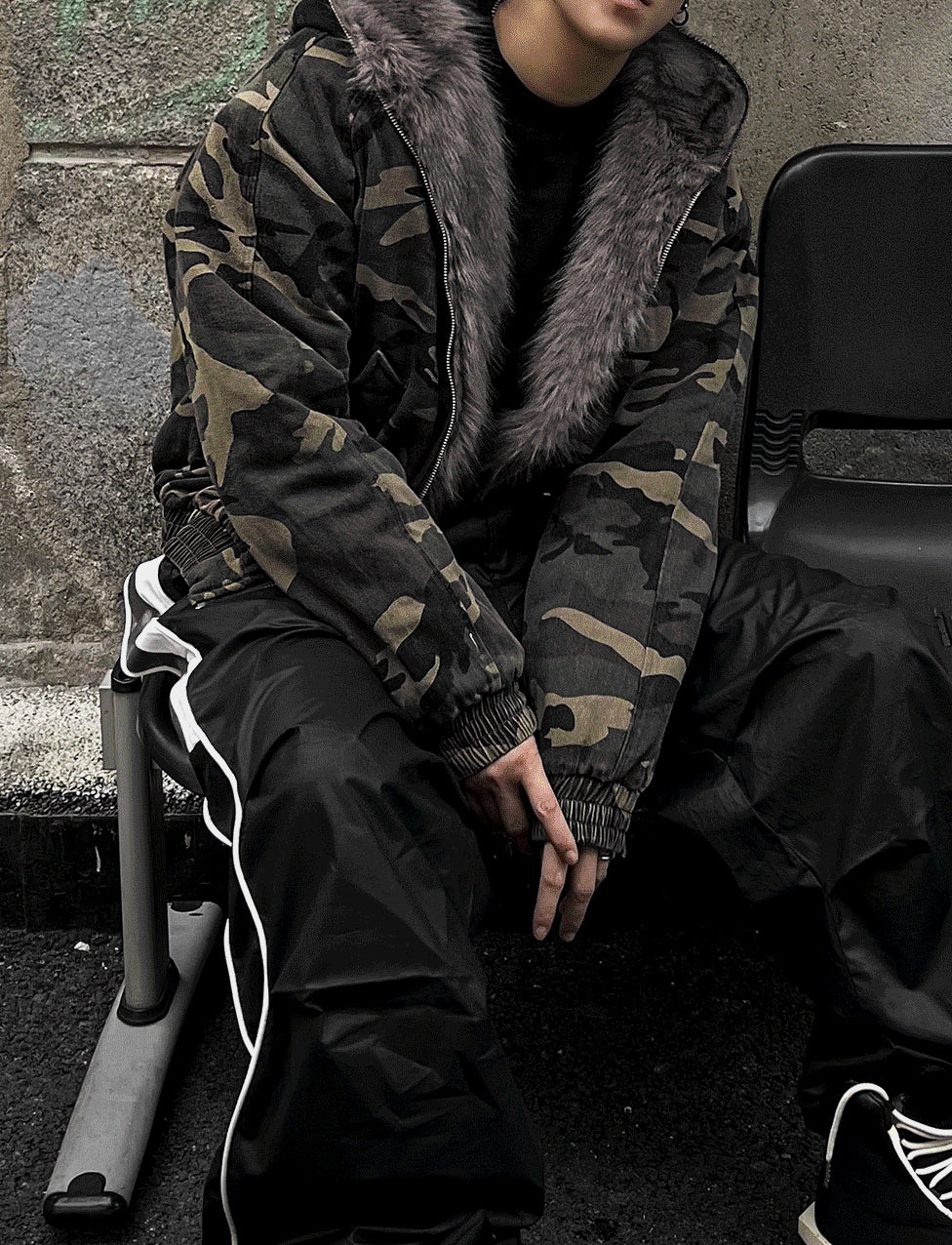 Dark camo semi-crop hooded fur jumper! + dark brown fur trim