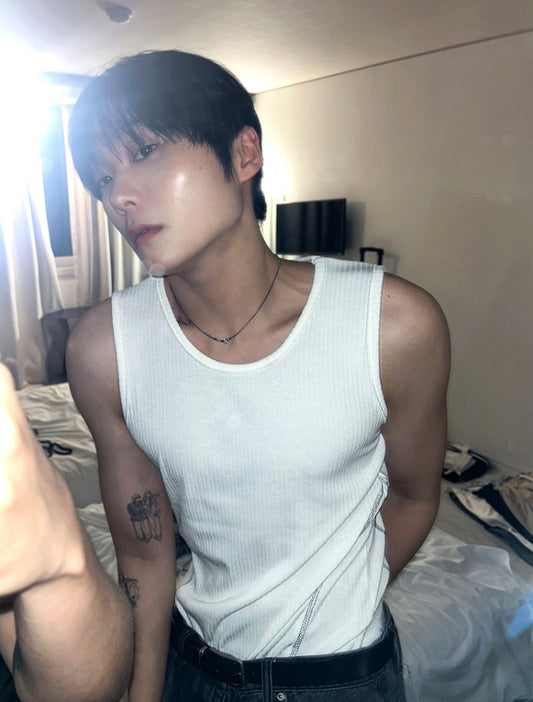 Muscle fit side stitch sleeveless shirt