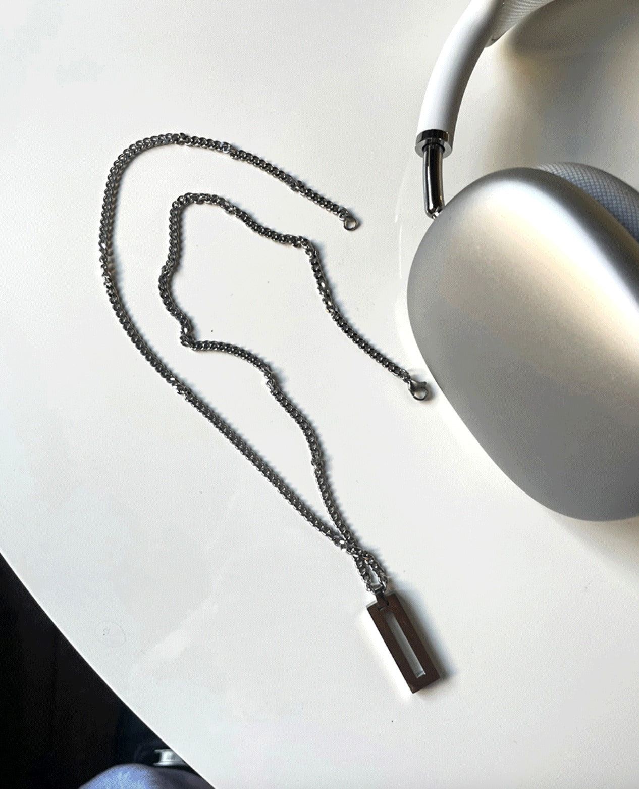 Minimal square chain necklace
