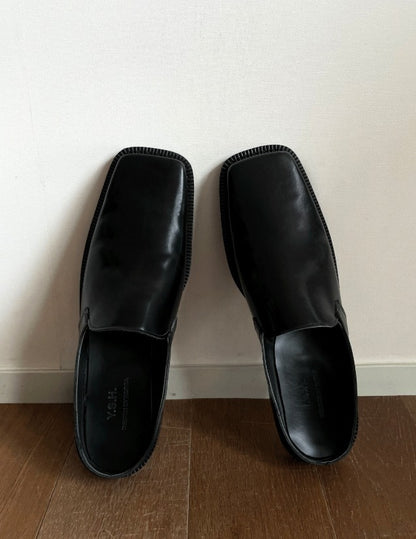 Liner Black Leather Mule