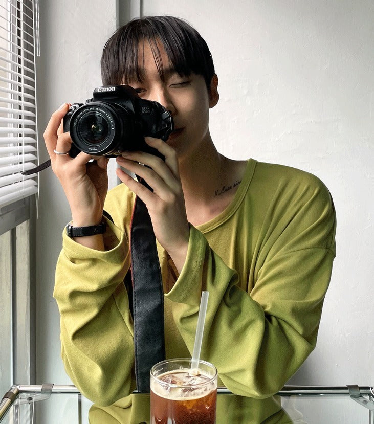 loose peach U-neck Tee