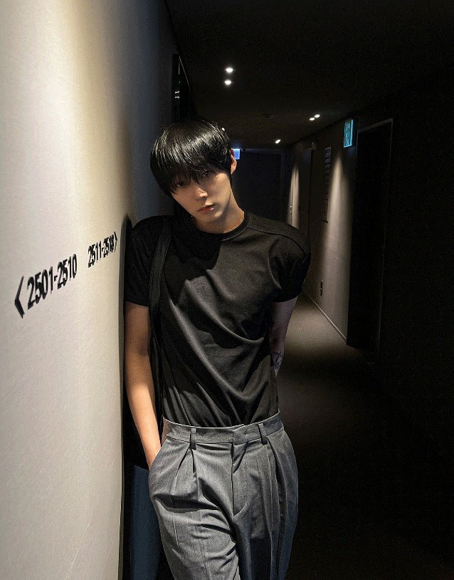 Cutting muscle-fit T-shirt
