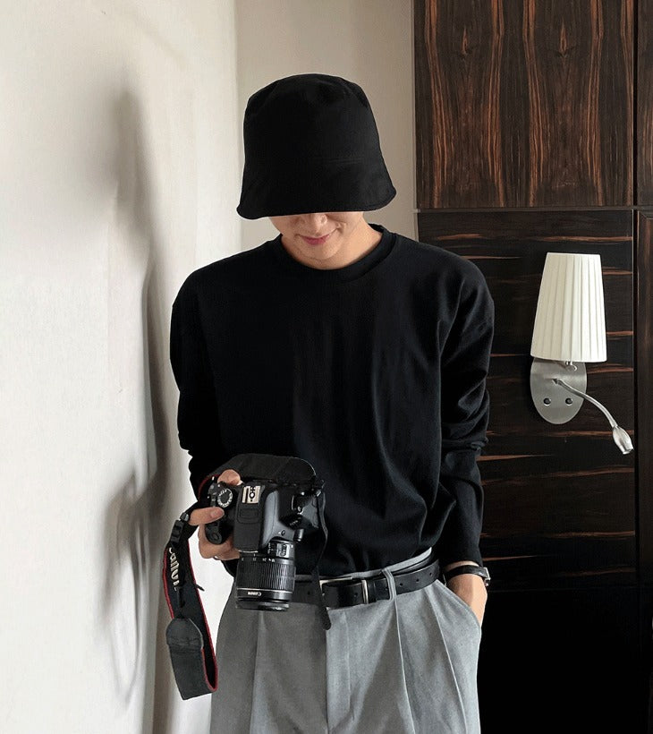 Minimal short brim bucket hat