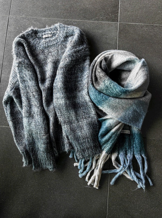 Two-tone brush round knitwear