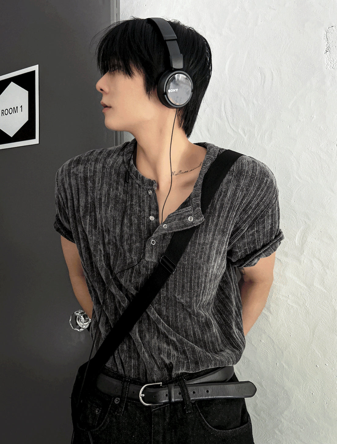 Beloa Golgi Henley Neck Short Sleeve