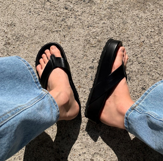sunday summer leather flip-flop