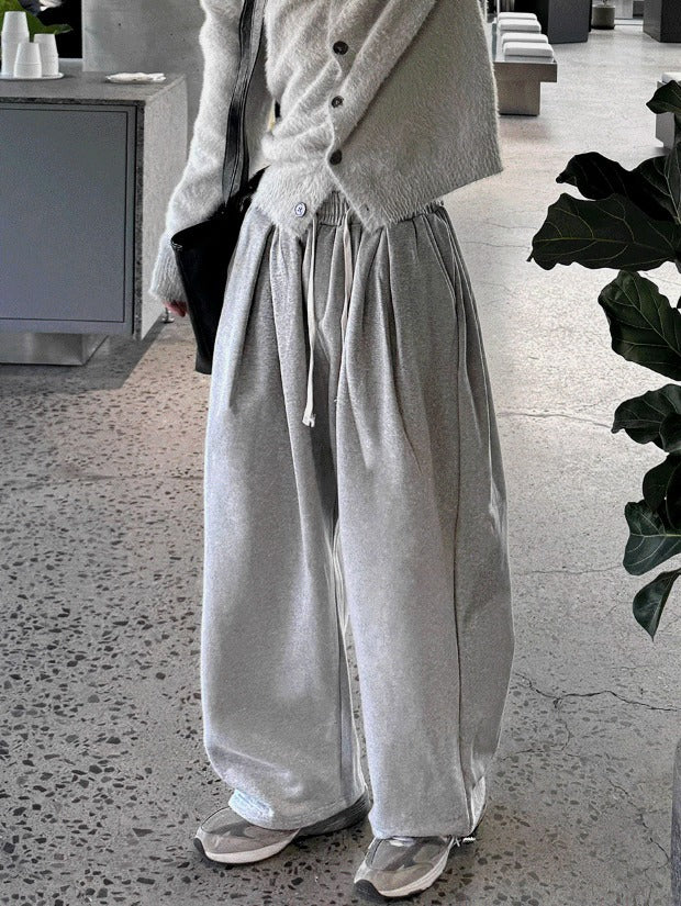 Deep pocktuck pants (both wide and jogger)