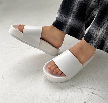 Mio Simple Slippers