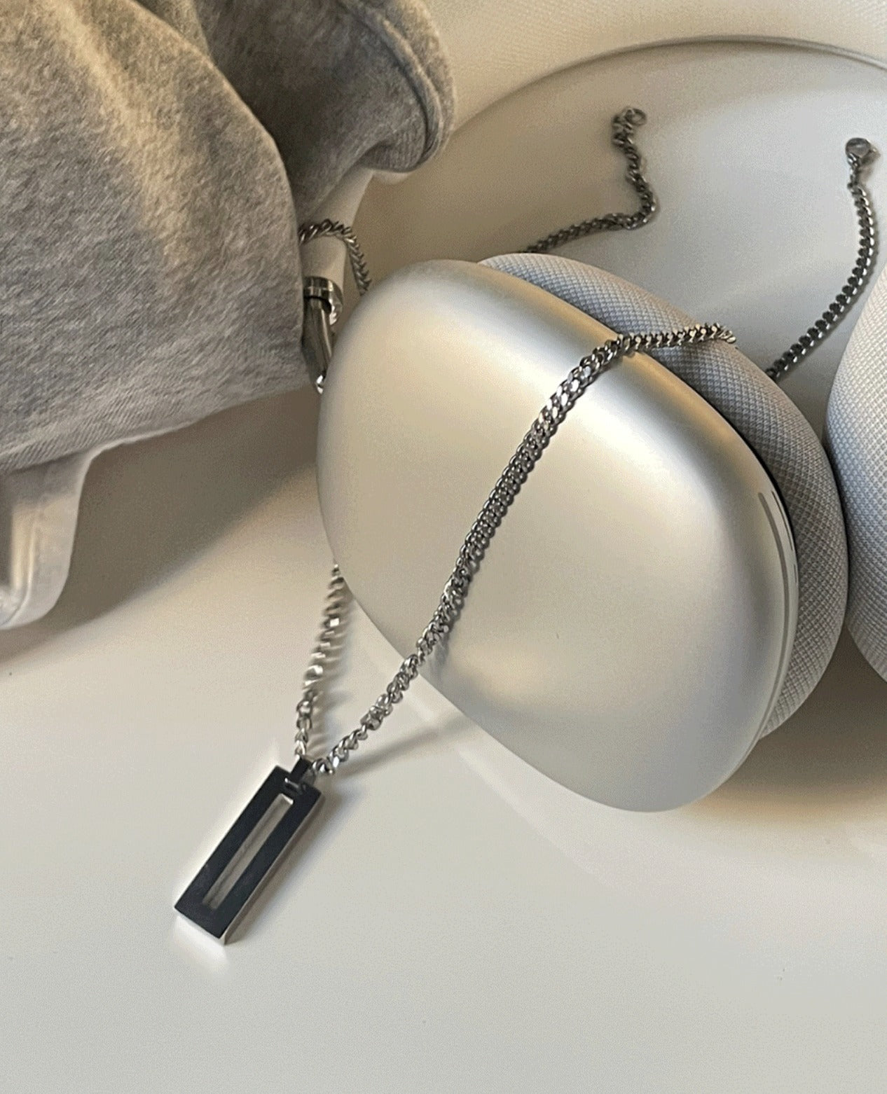 Minimal square chain necklace