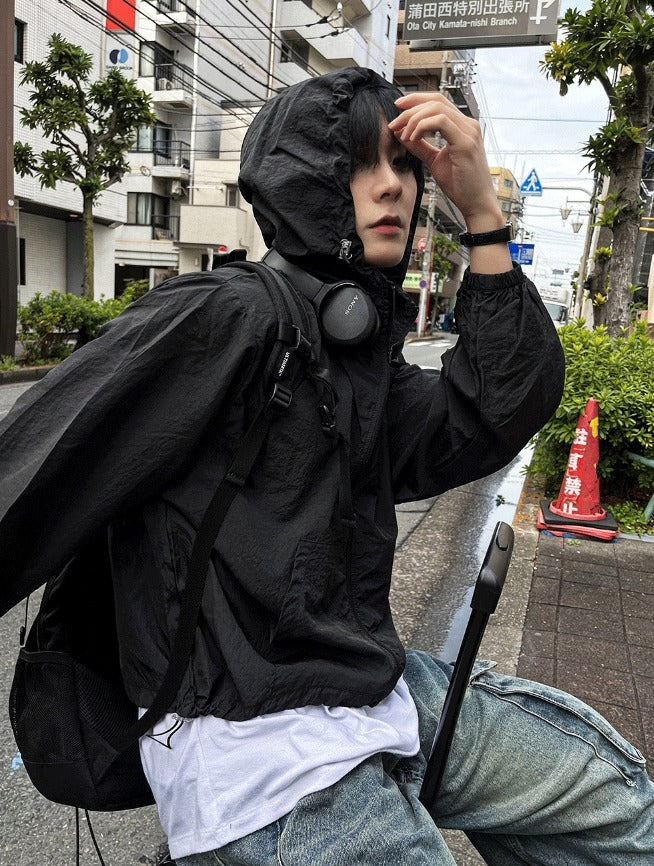 Arc-In-Crop windbreaker