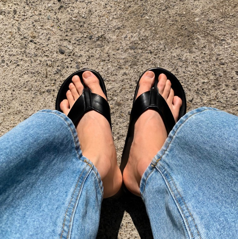 sunday summer leather flip-flop