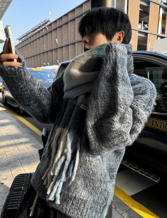 Two-tone brush round knitwear
