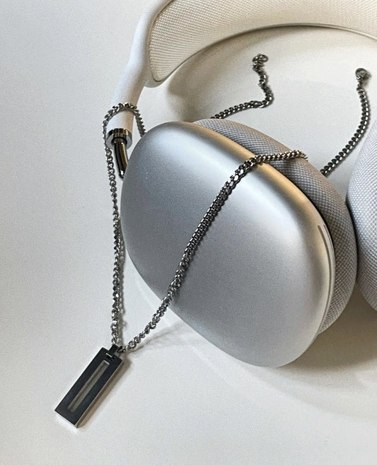 Minimal square chain necklace